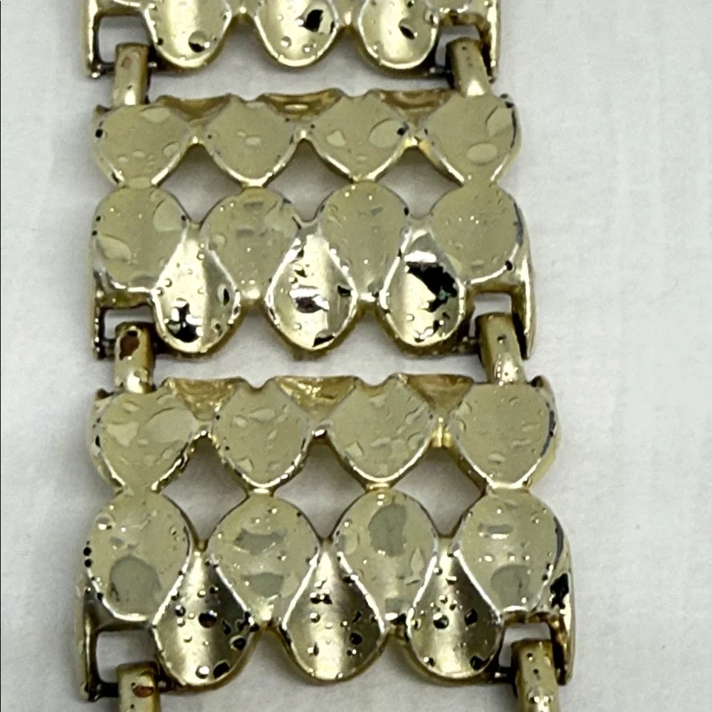 N/A elegant gold